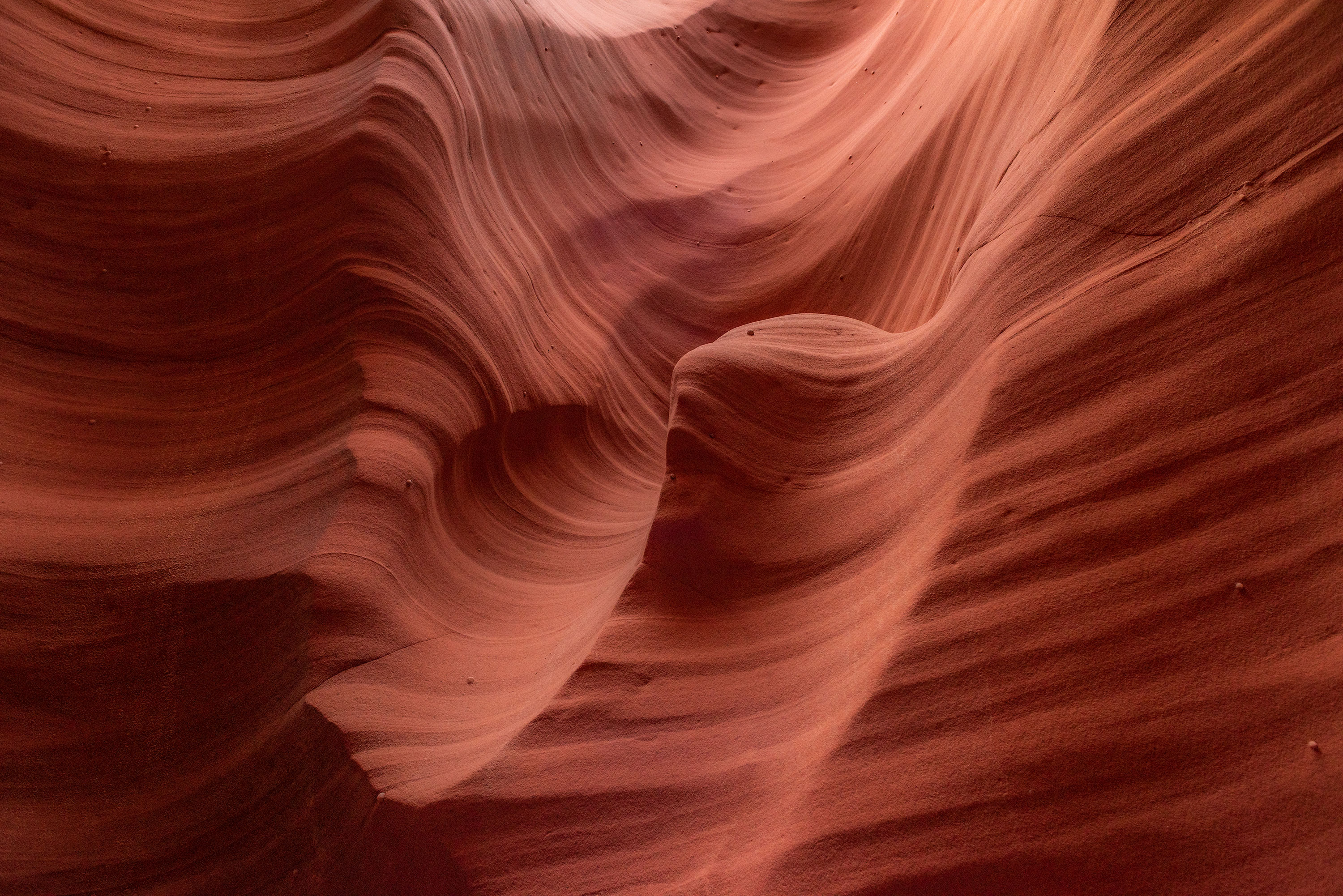 Landscape photography of Antelope Canyon in Arizona taken by photographer Jennifer Esseiva.