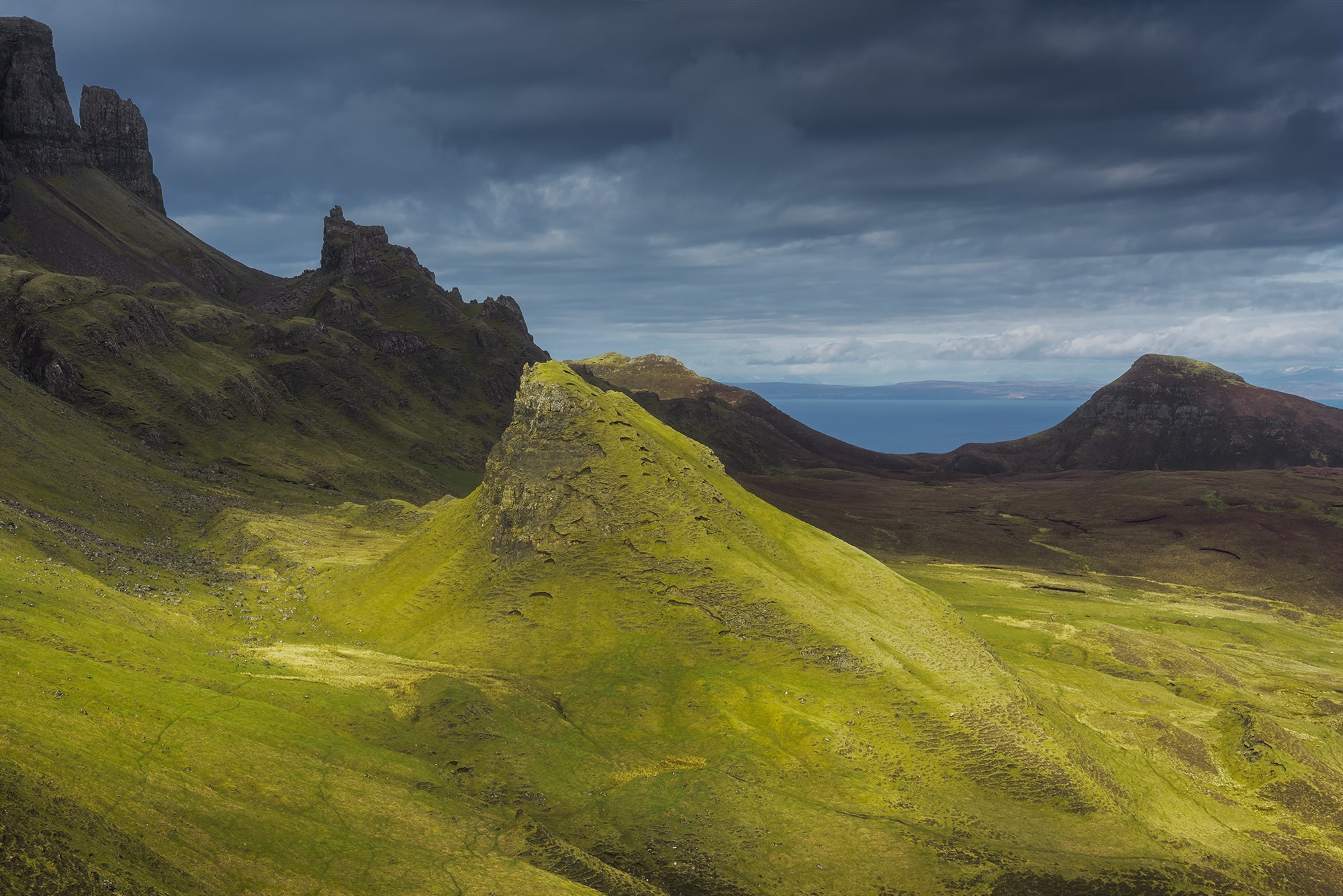 Step into a captivating journey across the mesmerizing landscapes of Skye Island, Scotland, as captured through the lens of Swiss photographer Jennifer Esseiva and her Nikon D810. Witness the awe-inspiring beauty of the Quiraing, where lush green hills cascade towards towering cliffs against the backdrop of a dramatic sky. Jennifer Esseiva's adept composition and skillful use of light unveil the raw essence and untamed wilderness of this renowned locale. Join Jennifer Esseiva on this remarkable expedition, where each frame narrates a tale of nature's magnificence and the enduring charm of the Scottish Highlands.